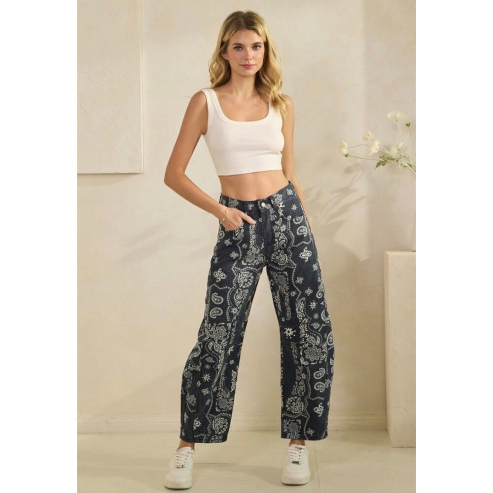 Veveret Women's Blue High Rise Paisley Barrel Jean. Size Small.